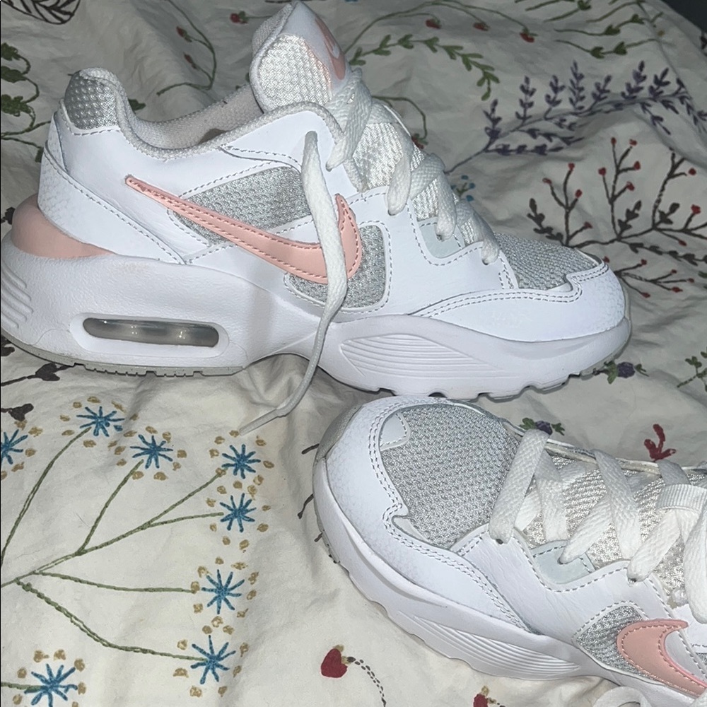 Nike Air Max White and Light Pink Sneakers new no box